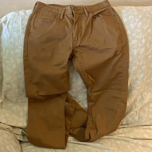 Men Levi’s straight leg jeans